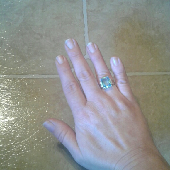 Blue topaz ring 5🌟 rated - Picture 3 of 7